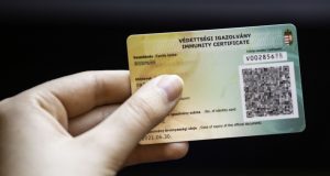 Oltás van, gyógyszer lesz, de a pöttyös az igazi