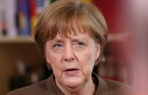 angela merkel kereszt