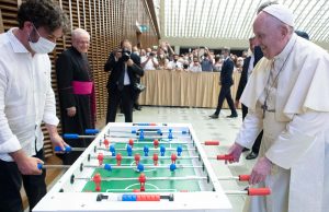 Ferenc pápa csocsót kapott pápa csocsó