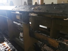 Kiégett egy református templom, a katolikusok befogadták a gyülekezetet templomtűz