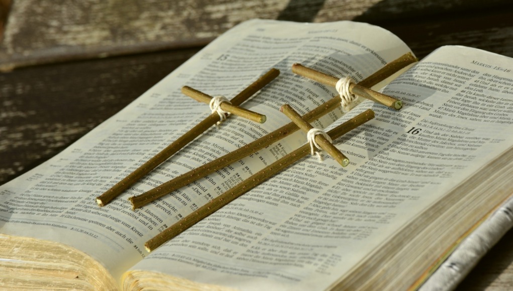 bible-gbeaee8ec4_1920_(1) hit akadályok