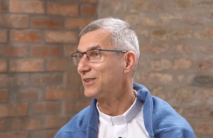 Martos Levente Balázs: Isten derűsen várja, hogy fölfedezzük a jelenlétét