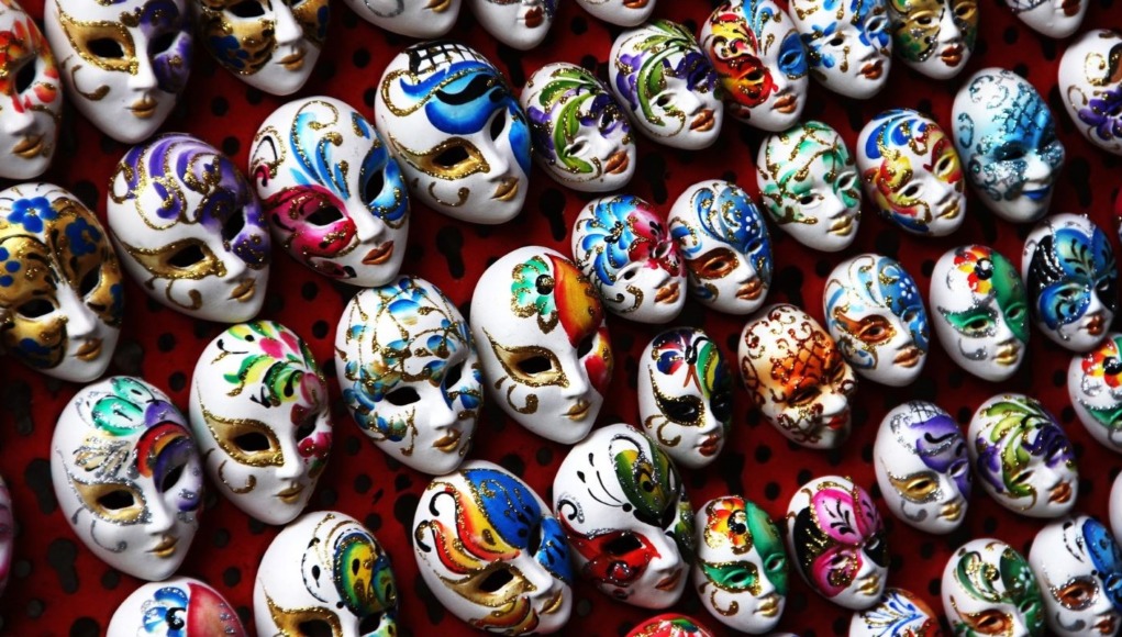 masks-1559215_1920 felekezetek
