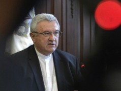 Nem a templomépítő pap veszélyezteti a hívek lelki békéjét, hanem a hatalmi abúzus