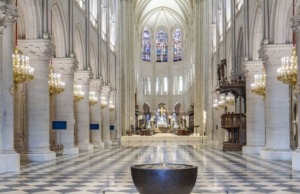 Impozáns, de egyes elemeiben vitatott – az újjászületett Notre-Dame kulisszatitkai