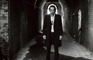 „Az élet túl rövid ahhoz, hogy ne az áhítat lengje be” – Nick Cave vallomása a hitéről