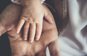 Lehettek jók a szüleink attól, hogy gyerekkorunkban bántottak?