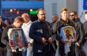 A rózsafüzér mint politikai fegyver: tartsunk-e köztereken demonstratív imát?