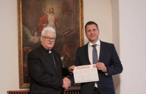 Aláírni „Brüsszel háborús tervei” ellen – újjáéled a szocializmus papi békemozgalma?