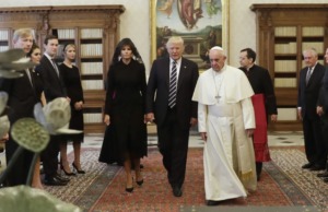 Konzervatív német püspök bírálja Donald Trumpot és a tradicionalista családmodellt