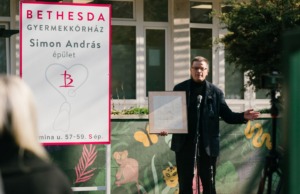 Ahol a tér is gyógyít – Simon Andrásról nevezték el a Bethesda Gyermekkórház új épületét