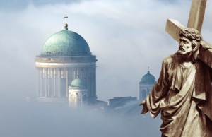 Evangélium a kirakatban: hogyan kommunikálhatna hitelesebben a magyar katolikus egyház?