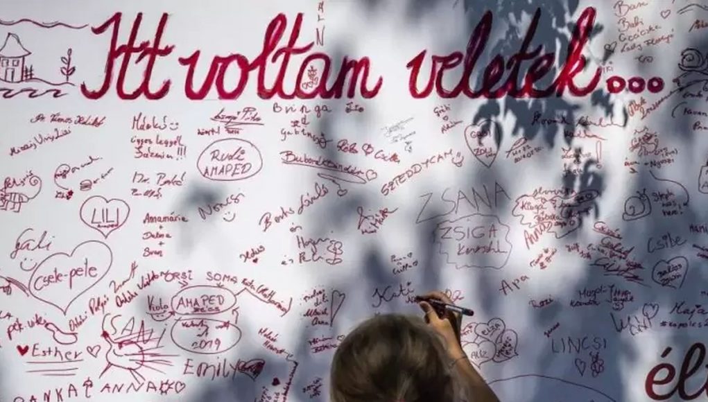 kapolcs Itt. Leszünk. Veletek.