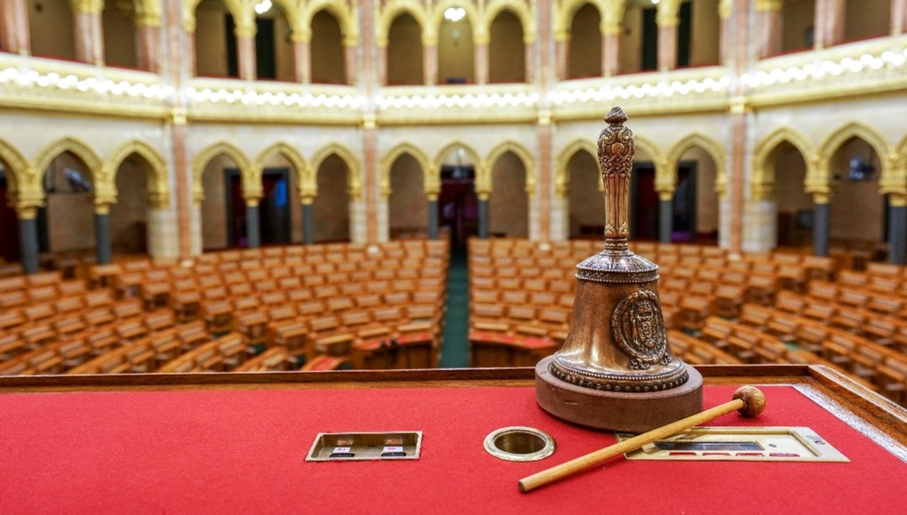 parlament közélet