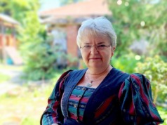 Pécsi Rita: A tantárgyakon keresztül törődni a személlyel – ez a pedagógia nevelés