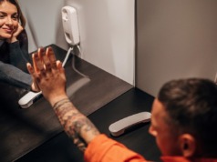 Emberségesebb börtönszabályok: ismét engedik, hogy a rabok és szeretteik megöleljék egymást