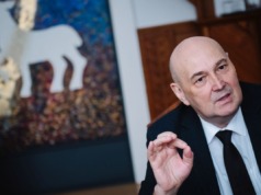 Visszanyerni a hitelességet – interjú Steinbach Józseffel, a református zsinat lelkészi elnökével