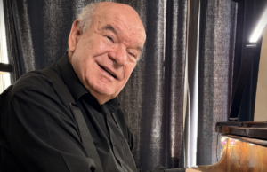 „Szegényen akarok meghalni” – Fellegi Ádám zongoraművész elosztogatja a vagyona felét