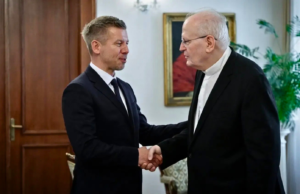 A kormány 100 napja: magára talál-e a hatalmi béklyóktól megszabadult egyház?