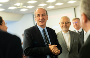 Nőijog-védők figyelmébe: miért is tilos egyházakkal egyeztetni az abortuszról?